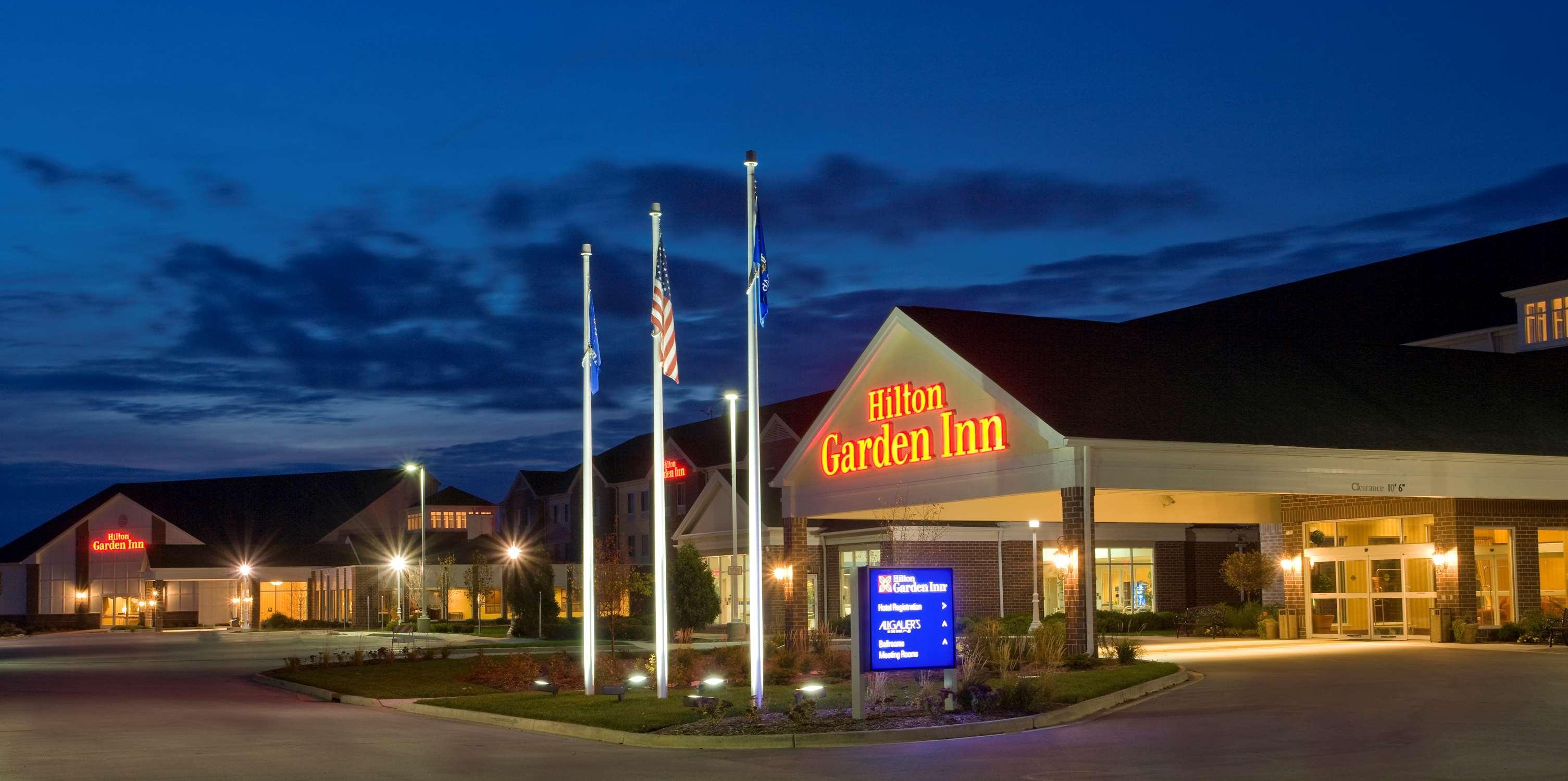 Hilton Garden Inn Milwaukee Northwest Conference Center Exterior photo