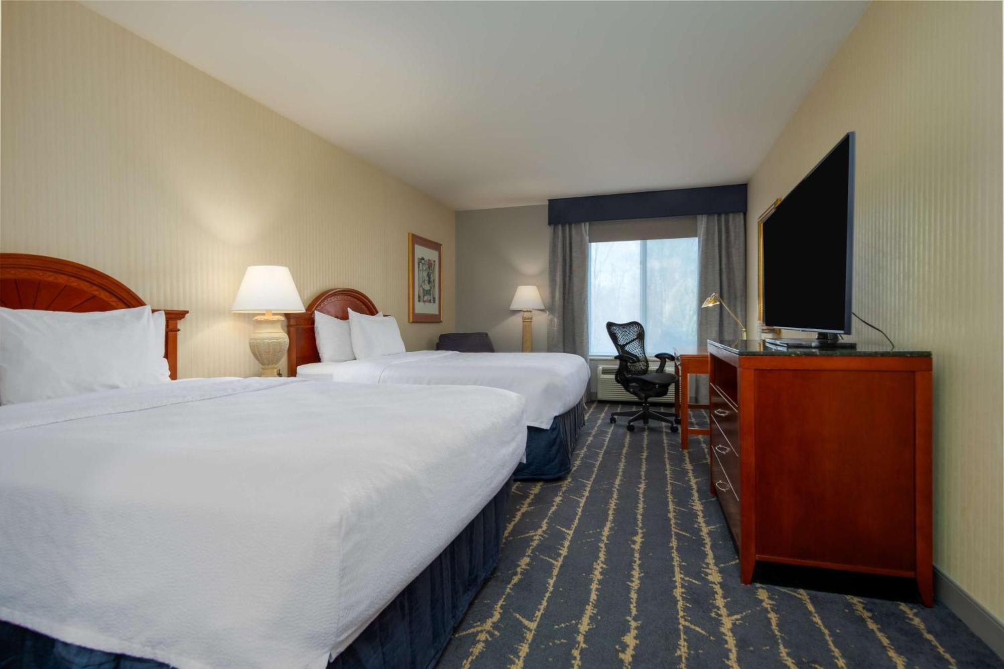 Hilton Garden Inn Milwaukee Northwest Conference Center Exterior photo