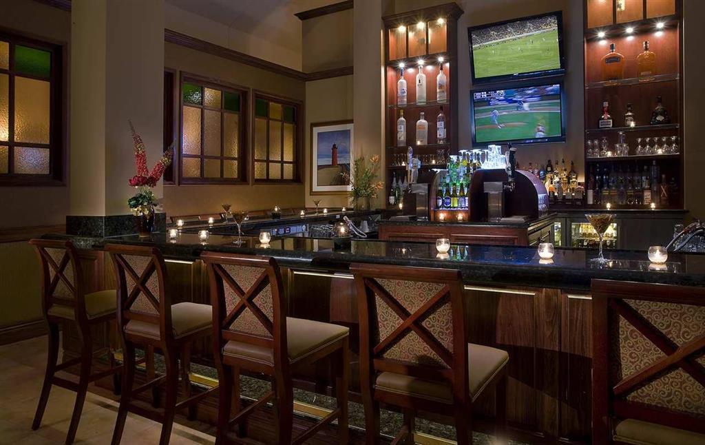 Hilton Garden Inn Milwaukee Northwest Conference Center Restaurant photo